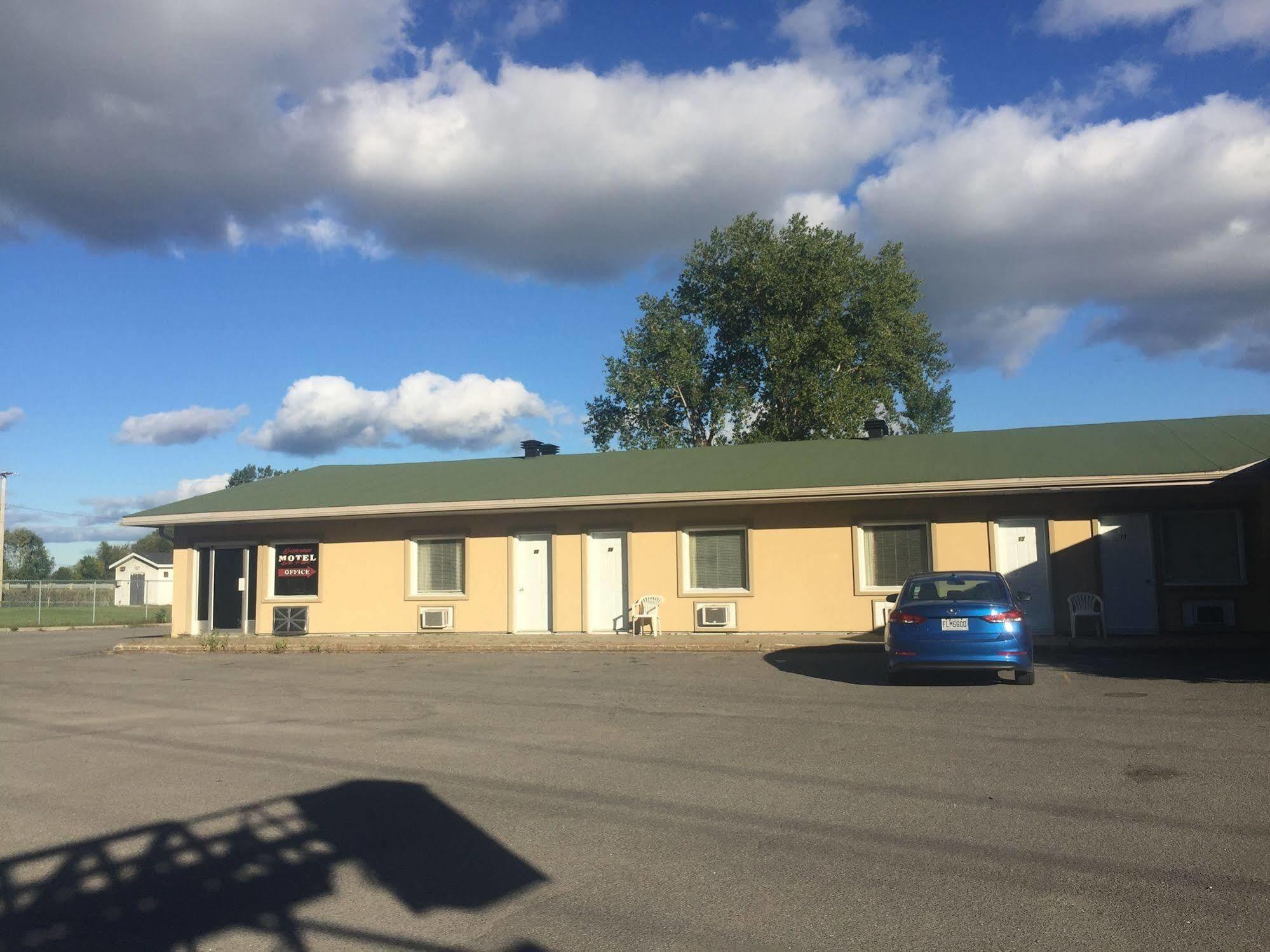 جاتينو Motel Du Parc Masson المظهر الخارجي الصورة